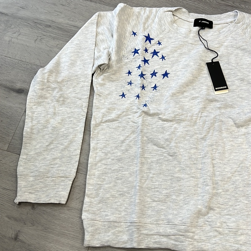 Revolve MONROW Vintage Raglan With Faded Stars in Ash & Blue Stars - Picture 3 of 5